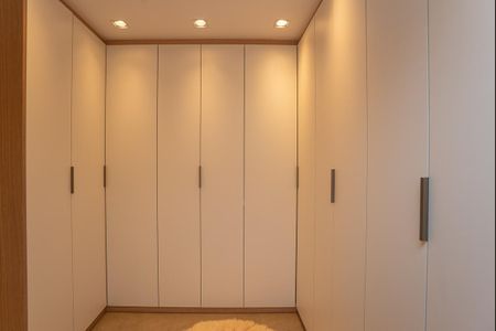 Apartamento à venda com 177m², 3 quartos e 3 vagas Apartamento à venda com 177m², 3 quartos e 3 vagasCloset Quarto 2 Suíte Master
