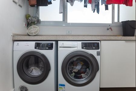 Apartamento à venda com 177m², 3 quartos e 3 vagas Apartamento à venda com 177m², 3 quartos e 3 vagasÁrea de Serviço