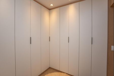 Apartamento à venda com 177m², 3 quartos e 3 vagas Apartamento à venda com 177m², 3 quartos e 3 vagasCloset Quarto 2 Suíte Master