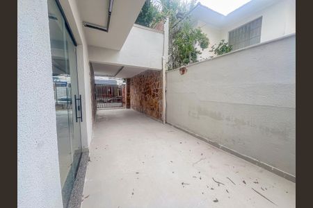 Casa à venda com 271m², 5 quartos e 3 vagas Casa à venda com 271m², 5 quartos e 3 vagasÁrea externa