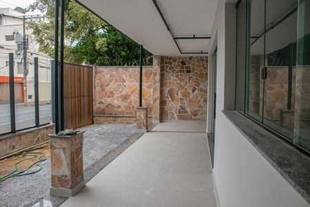 Casa à venda com 271m², 5 quartos e 3 vagas Casa à venda com 271m², 5 quartos e 3 vagasÁrea externa