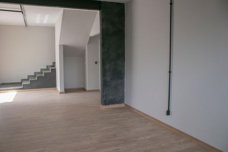 Casa à venda com 271m², 5 quartos e 3 vagas Casa à venda com 271m², 5 quartos e 3 vagasSala