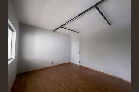 Casa à venda com 271m², 5 quartos e 3 vagas Casa à venda com 271m², 5 quartos e 3 vagasQuarto 4
