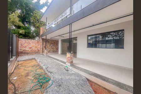 Casa à venda com 271m², 5 quartos e 3 vagas Casa à venda com 271m², 5 quartos e 3 vagasÁrea externa