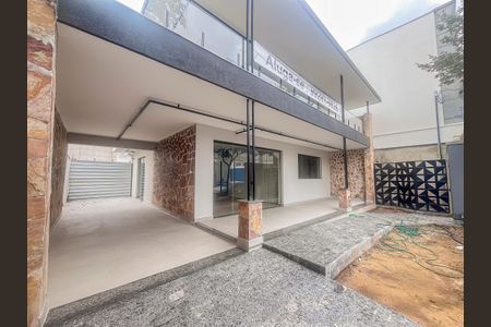 Casa à venda com 271m², 5 quartos e 3 vagas Casa à venda com 271m², 5 quartos e 3 vagasÁrea externa