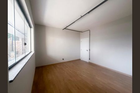 Casa à venda com 271m², 5 quartos e 3 vagas Casa à venda com 271m², 5 quartos e 3 vagasQuarto 4