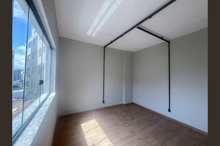 Casa à venda com 271m², 5 quartos e 3 vagas Casa à venda com 271m², 5 quartos e 3 vagasQuarto 2