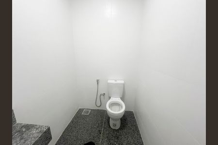 Casa à venda com 271m², 5 quartos e 3 vagas Casa à venda com 271m², 5 quartos e 3 vagasBanheiro 2