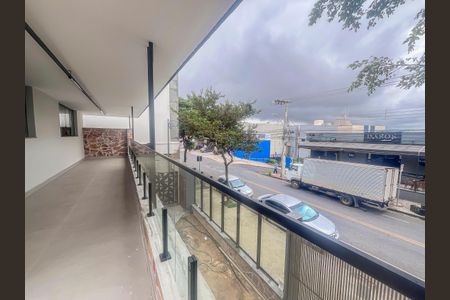 Casa à venda com 271m², 5 quartos e 3 vagas Casa à venda com 271m², 5 quartos e 3 vagasÁrea externa