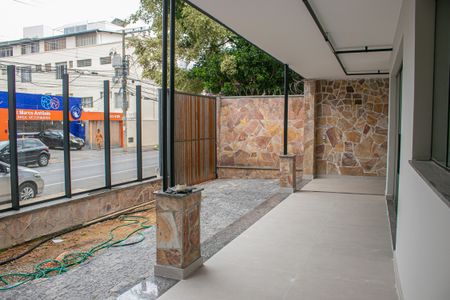 Casa à venda com 271m², 5 quartos e 3 vagas Casa à venda com 271m², 5 quartos e 3 vagasÁrea externa
