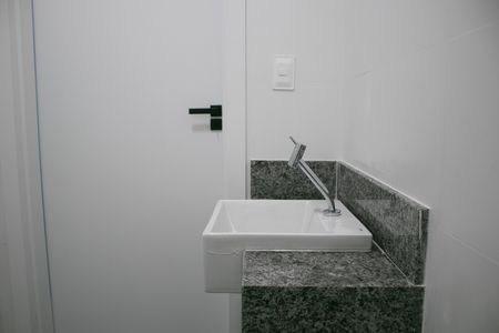 Casa à venda com 271m², 5 quartos e 3 vagas Casa à venda com 271m², 5 quartos e 3 vagasBanheiro 2