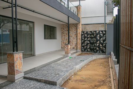 Casa à venda com 271m², 5 quartos e 3 vagas Casa à venda com 271m², 5 quartos e 3 vagasÁrea externa