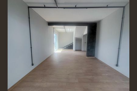 Casa à venda com 271m², 5 quartos e 3 vagas Casa à venda com 271m², 5 quartos e 3 vagasSala