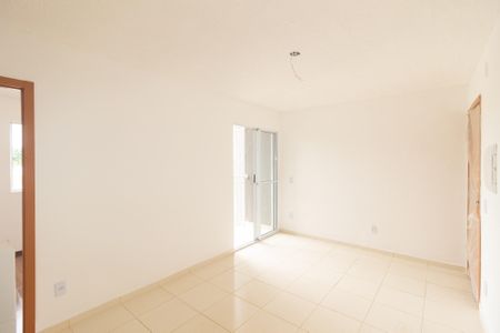 Sala de apartamento para alugar com 2 quartos, 45m² em Guaratiba, Rio de Janeiro