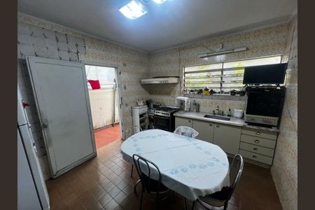 Casa à venda com 2 quartos, 129m² em Jardim Aeroporto, São Paulo