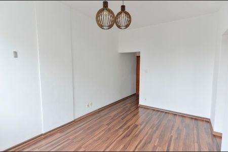 Apartamento à venda com 90m², 2 quartos e 1 vaga Apartamento à venda com 90m², 2 quartos e 1 vagaSala