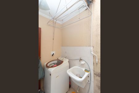 Casa de condomínio à venda com 60m², 3 quartos e 1 vagaÁrea de Serviço