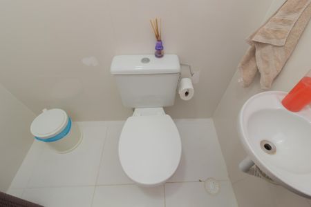 Casa de condomínio à venda com 60m², 3 quartos e 1 vagaBanheiro 2