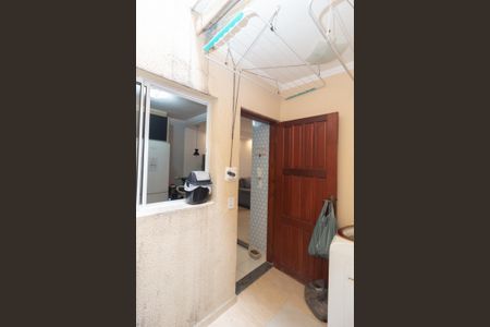 Casa de condomínio à venda com 60m², 3 quartos e 1 vagaÁrea de Serviço