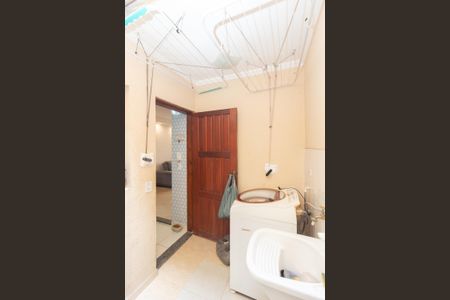 Casa de condomínio à venda com 60m², 3 quartos e 1 vagaÁrea de Serviço