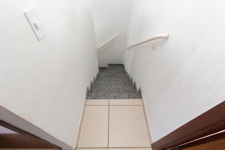 Casa de condomínio à venda com 60m², 3 quartos e 1 vagaEscada