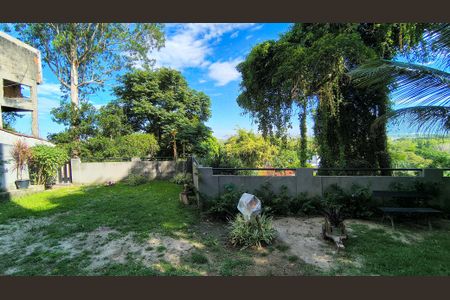 Casa de condomínio à venda com 320m², 4 quartos e 4 vagas Casa de condomínio à venda com 320m², 4 quartos e 4 vagasQuintal