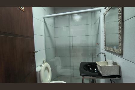 Casa de condomínio à venda com 320m², 4 quartos e 4 vagas Casa de condomínio à venda com 320m², 4 quartos e 4 vagasBanheiro da Área Gourmet