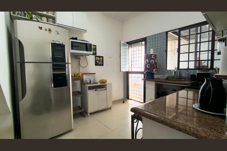 Casa de condomínio à venda com 320m², 4 quartos e 4 vagas Casa de condomínio à venda com 320m², 4 quartos e 4 vagasCozinha
