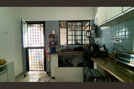 Casa de condomínio à venda com 320m², 4 quartos e 4 vagas Casa de condomínio à venda com 320m², 4 quartos e 4 vagasCozinha