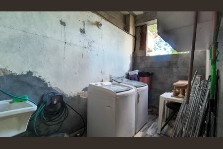 Casa de condomínio à venda com 320m², 4 quartos e 4 vagas Casa de condomínio à venda com 320m², 4 quartos e 4 vagasÁrea de Serviço