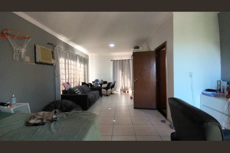 Casa de condomínio à venda com 320m², 4 quartos e 4 vagas Casa de condomínio à venda com 320m², 4 quartos e 4 vagasSuíte 1