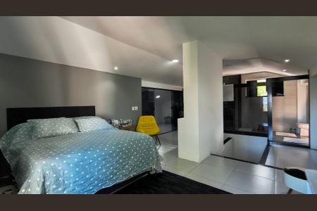 Casa de condomínio à venda com 320m², 4 quartos e 4 vagas Casa de condomínio à venda com 320m², 4 quartos e 4 vagasSuíte 2