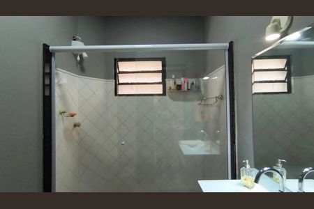 Casa de condomínio à venda com 320m², 4 quartos e 4 vagas Casa de condomínio à venda com 320m², 4 quartos e 4 vagasBanheiro Social 1