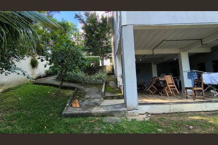 Casa de condomínio à venda com 320m², 4 quartos e 4 vagas Casa de condomínio à venda com 320m², 4 quartos e 4 vagasQuintal