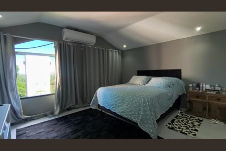 Casa de condomínio à venda com 320m², 4 quartos e 4 vagas Casa de condomínio à venda com 320m², 4 quartos e 4 vagasSuíte 2