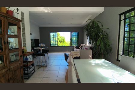 Sala de casa de condomínio à venda com 4 quartos, 320m² em Vargem Grande, Rio de Janeiro