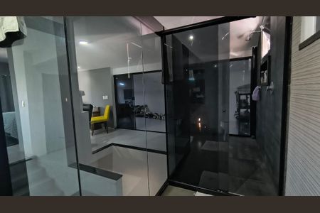 Casa de condomínio à venda com 320m², 4 quartos e 4 vagas Casa de condomínio à venda com 320m², 4 quartos e 4 vagasBanheiro da Suíte 2