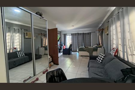 Casa de condomínio à venda com 320m², 4 quartos e 4 vagas Casa de condomínio à venda com 320m², 4 quartos e 4 vagasSuíte 1