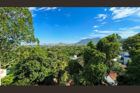 Casa de condomínio à venda com 320m², 4 quartos e 4 vagas Casa de condomínio à venda com 320m², 4 quartos e 4 vagasSuíte 2