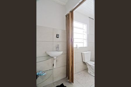 Casa para alugar com 98m², 2 quartos e 1 vaga Casa para alugar com 98m², 2 quartos e 1 vagaBanheiro