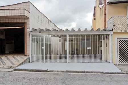 Casa para alugar com 98m², 2 quartos e 1 vaga Casa para alugar com 98m², 2 quartos e 1 vagaFachada