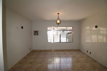 Casa para alugar com 246m², 3 quartos e 2 vagasSala