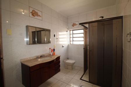 Casa para alugar com 246m², 3 quartos e 2 vagasBanheiro 2