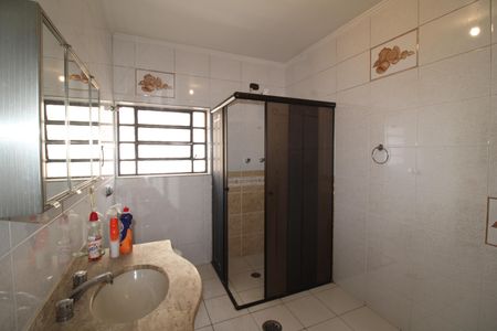 Casa para alugar com 246m², 3 quartos e 2 vagasBanheiro 2