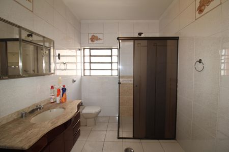 Casa para alugar com 246m², 3 quartos e 2 vagasBanheiro 2