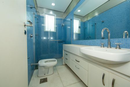 Casa à venda com 523m², 5 quartos e 5 vagas Casa à venda com 523m², 5 quartos e 5 vagasBANHEIRO2