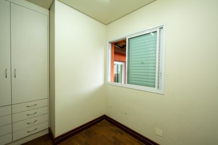 Casa à venda com 523m², 5 quartos e 5 vagas Casa à venda com 523m², 5 quartos e 5 vagasQUARTO DE EMPREGADA