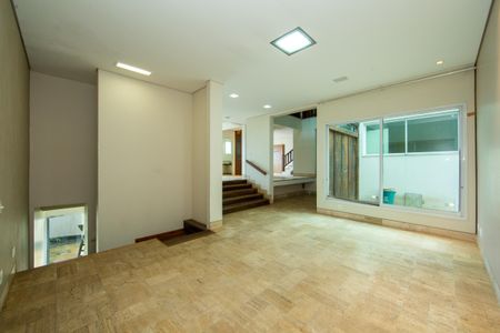 Casa à venda com 523m², 5 quartos e 5 vagas Casa à venda com 523m², 5 quartos e 5 vagasSALA