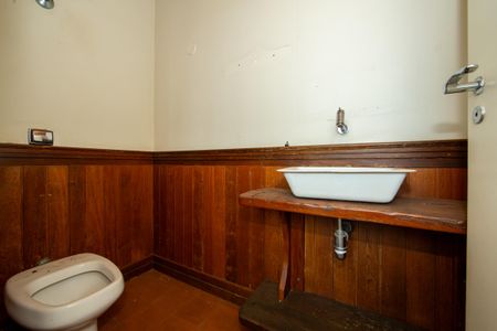 Casa à venda com 523m², 5 quartos e 5 vagas Casa à venda com 523m², 5 quartos e 5 vagasBANHEIRO7