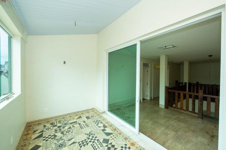 Casa à venda com 523m², 5 quartos e 5 vagas Casa à venda com 523m², 5 quartos e 5 vagasVARANDA